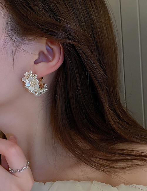 Fashion White Alloy Diamond Shell Flower Earrings