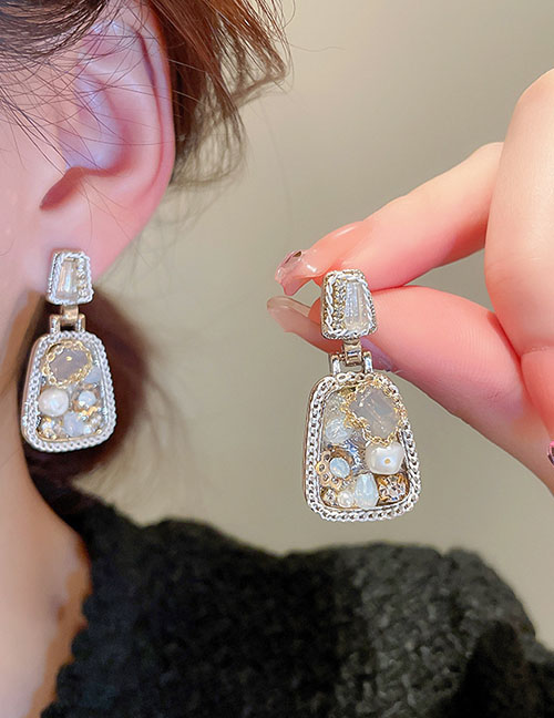 Fashion White Metal Diamond And Pearl Trapezoid Earrings