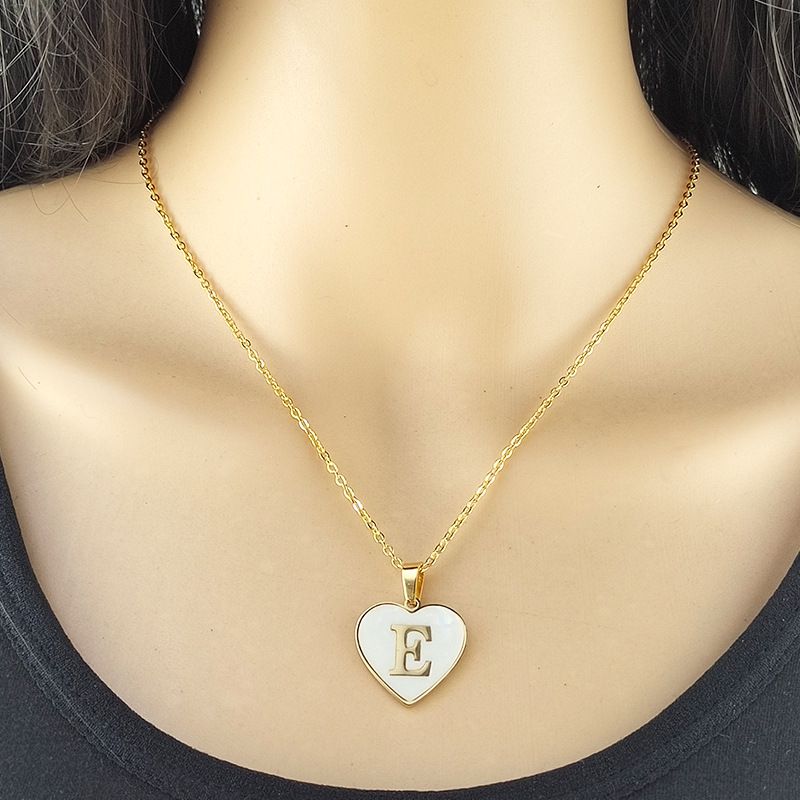 Fashion Golden Letter Z (including Chain) Titanium Steel Shell 26 Letters Love Necklace